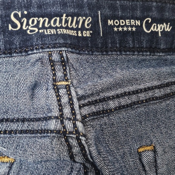 Levi Strauss & Co Women's Jeans 10 Blue Signature By Modern Capri Stretch 0541 - Picture 12 of 16